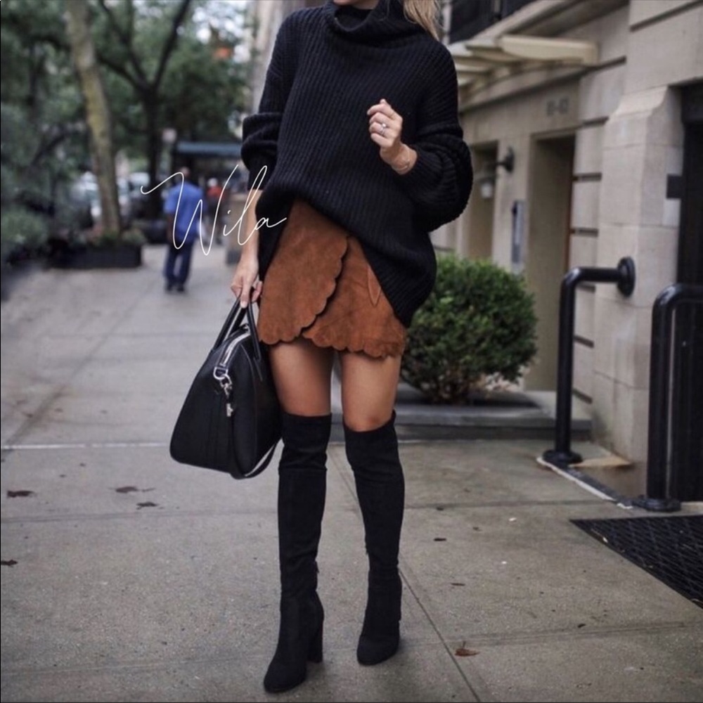 HP✨NWT Scalloped vegan suede skirt, various sizes